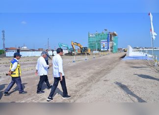 Presiden Jokowi Tinjau Proyek Pengendalian Banjir Rob di Tambak Lorok Semarang Presiden Jokowi Tinjau Proyek Pengendalian Banjir Rob di Tambak Lorok Semarang