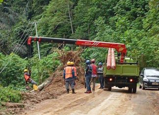 Sinergi PLN Molibagu dan PLN Icon Plus Lakukan Perbaikan Tiang Tumbang di Wilayah Molibagu