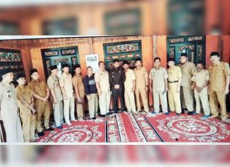 Beredar Foto Seluruh Kepala Desa Se-Kecamatan Gapura, Ada Anak Kepala Desa Disorot Publik