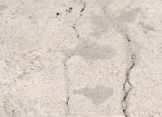 Dinilai Asal-asalan, Pekerjaan Rabat Beton di Dusun Bata-Bata Desa Campaka Kec. Pasongsongan Kab. Sumenep, Tanpa Papan Nama.