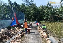 Kades Poreh Kec. Lenteng Kab.Sumenep, Abd. Gafur Di Minta Bertanggungjawab, Soal Proyek TPT Yang Di Duga Bermasalah.